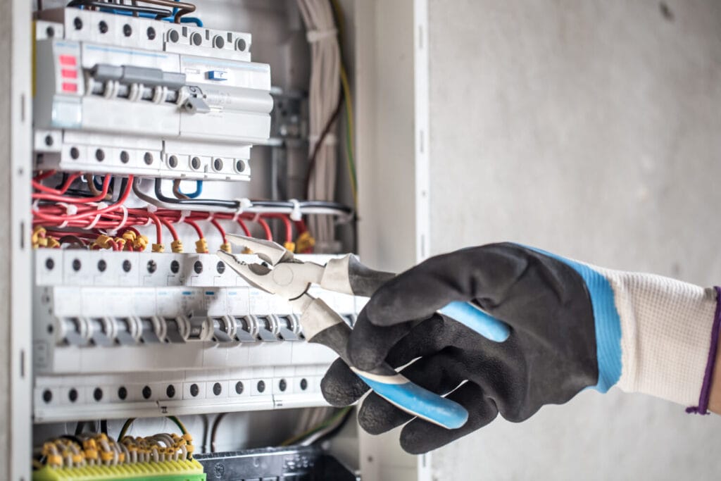 Emergency electrician rapid response service